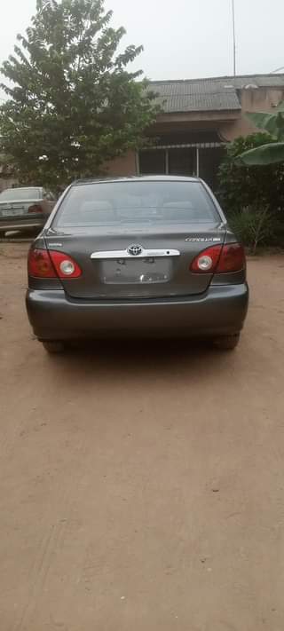 A picture of TOYOTA COROLLA 2004