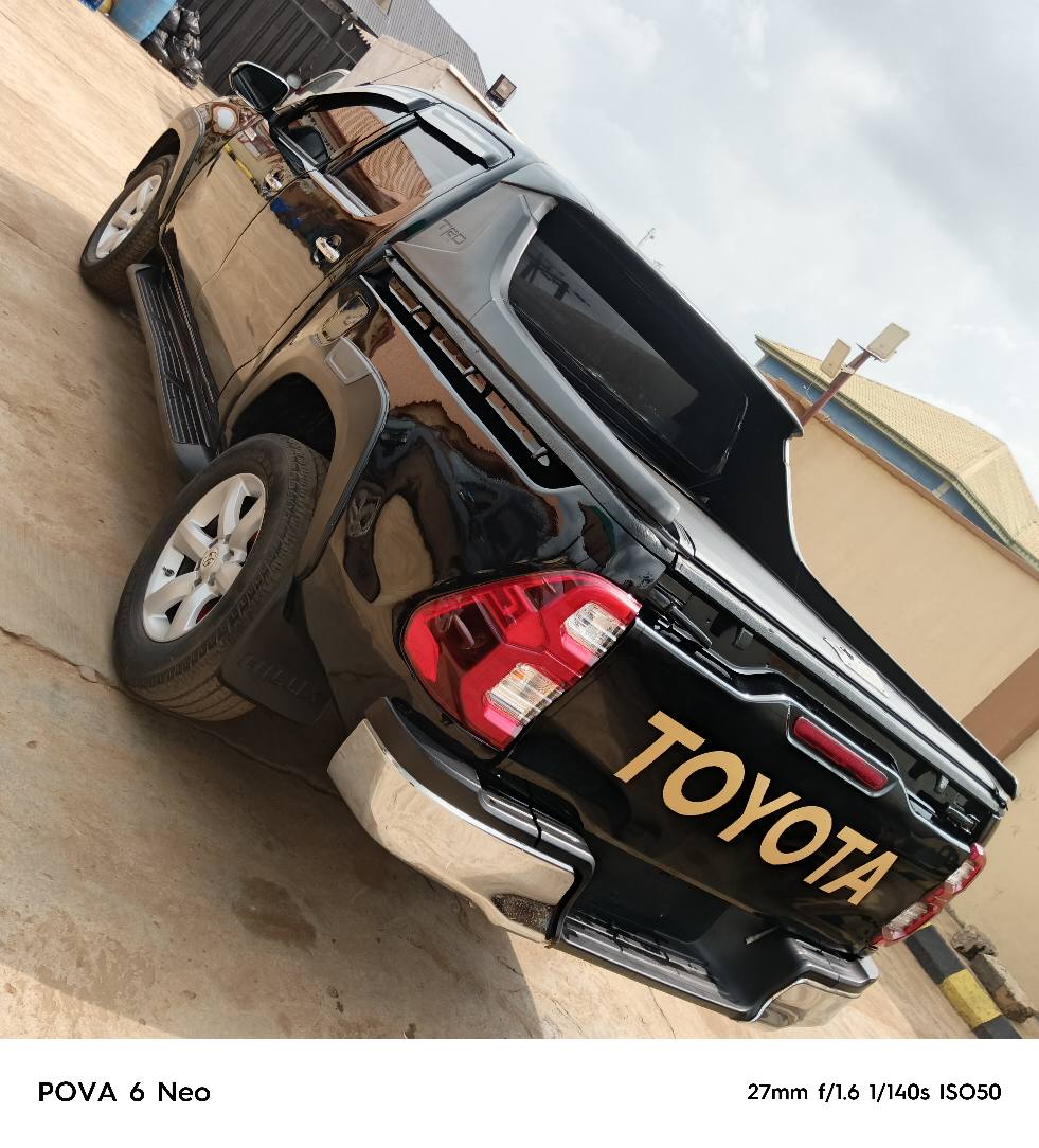 A picture of Clean Toyota Hilux
