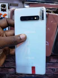 A picture of Samsung galaxy s10 plus At cheap price Storage 128gb 8gb