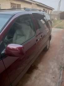 A picture of 2001 Toyota Sienna Alloy