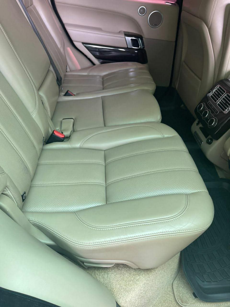 A picture of Range Rover Vogue for sale 120millions call 0755622807