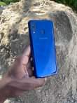 A picture of SAMSUNG A20