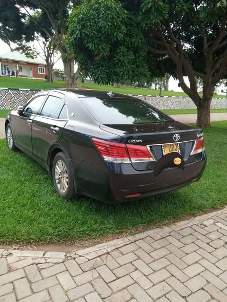 A picture of 2012 Toyota crown