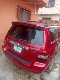 A picture of Toyota Highlander 06 3 rows