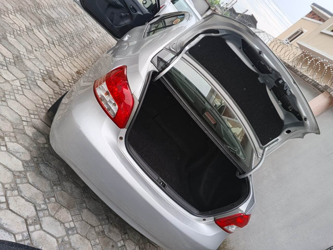 A picture of Toyota Yaris 2010 foreign used direct Belgium distress sale price