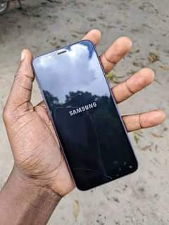 A picture of Samsung j6