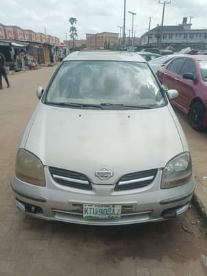 A picture of Nissan almera 2002