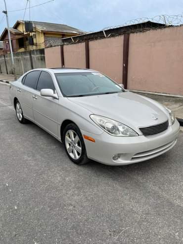 A picture of  FOR SALE LEXUS Es330 Options... Alloy wheels Factory ac