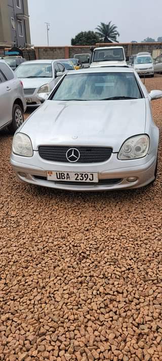 A picture of Benz on sale with no mechanical issues just buy and