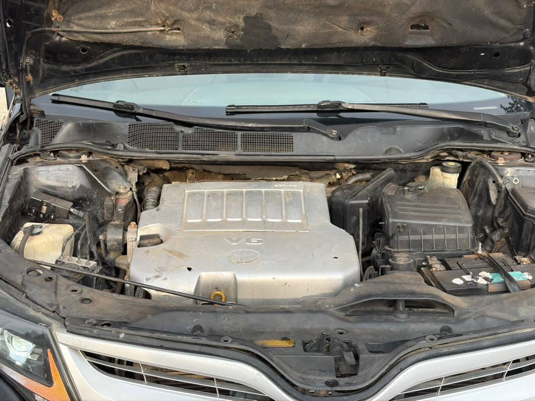 A picture of Mad Distress alert Belgium standard Toyota Venza 2010 model with