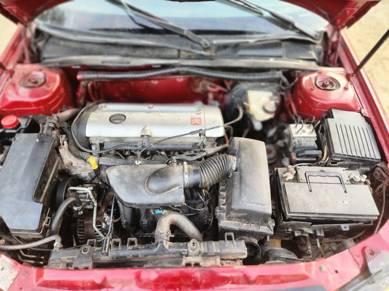 A picture of Peogout 406 Untermpad engine and gear
