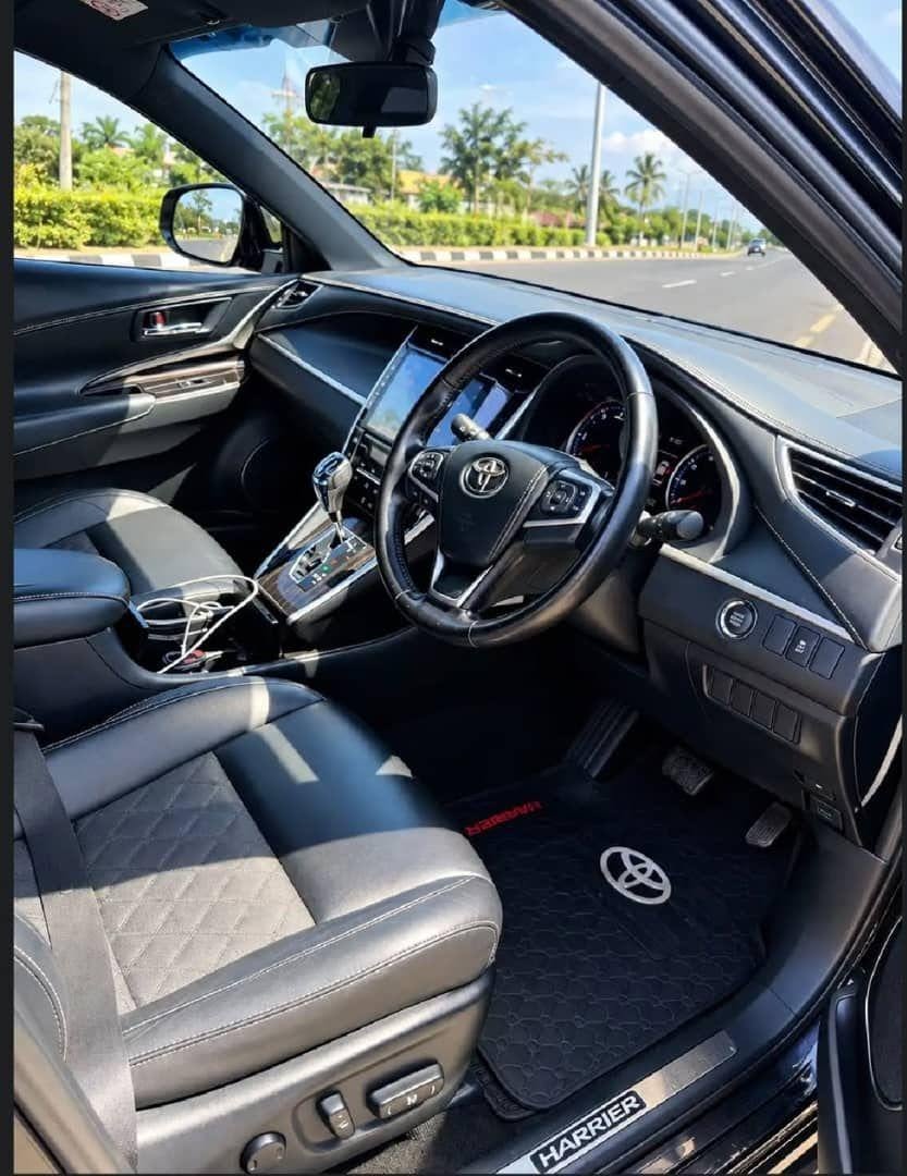 A picture of TOYOTA HARRIER ANAKONDA