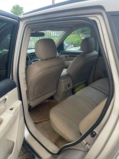 A picture of Super clean 07 Hyundai Santa Fe super clean first body