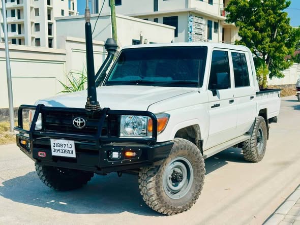 A picture of On sale Toyota land cruiser Double cabin Year of manufacture