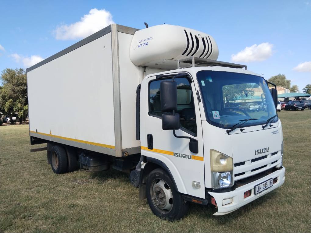 isuzu nqr