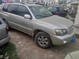 A picture of 3 ROWS TOYOTA HIGHLANDER 2006 2 3M 08026843626