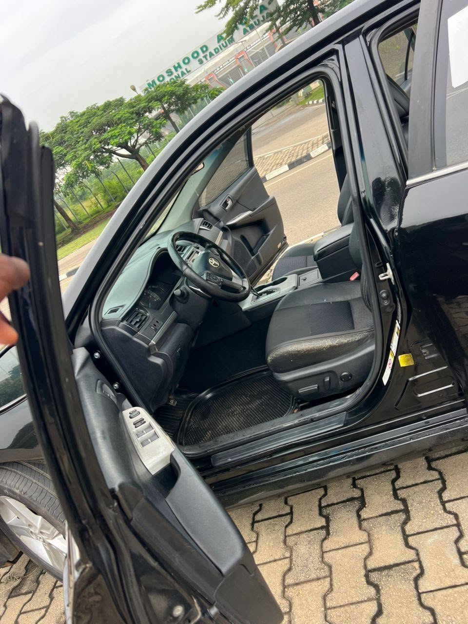 A picture of BLACK ON BLACK 2013 MODEL CAMRY V4