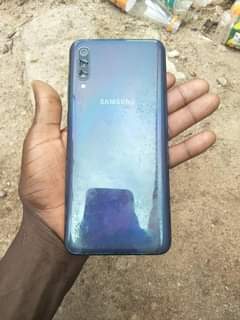 A picture of Samsung galaxy a70 gb128 ram6