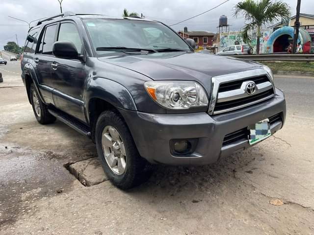 A picture of Toyota 4Runner 07