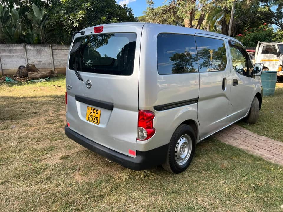 nissan nv200