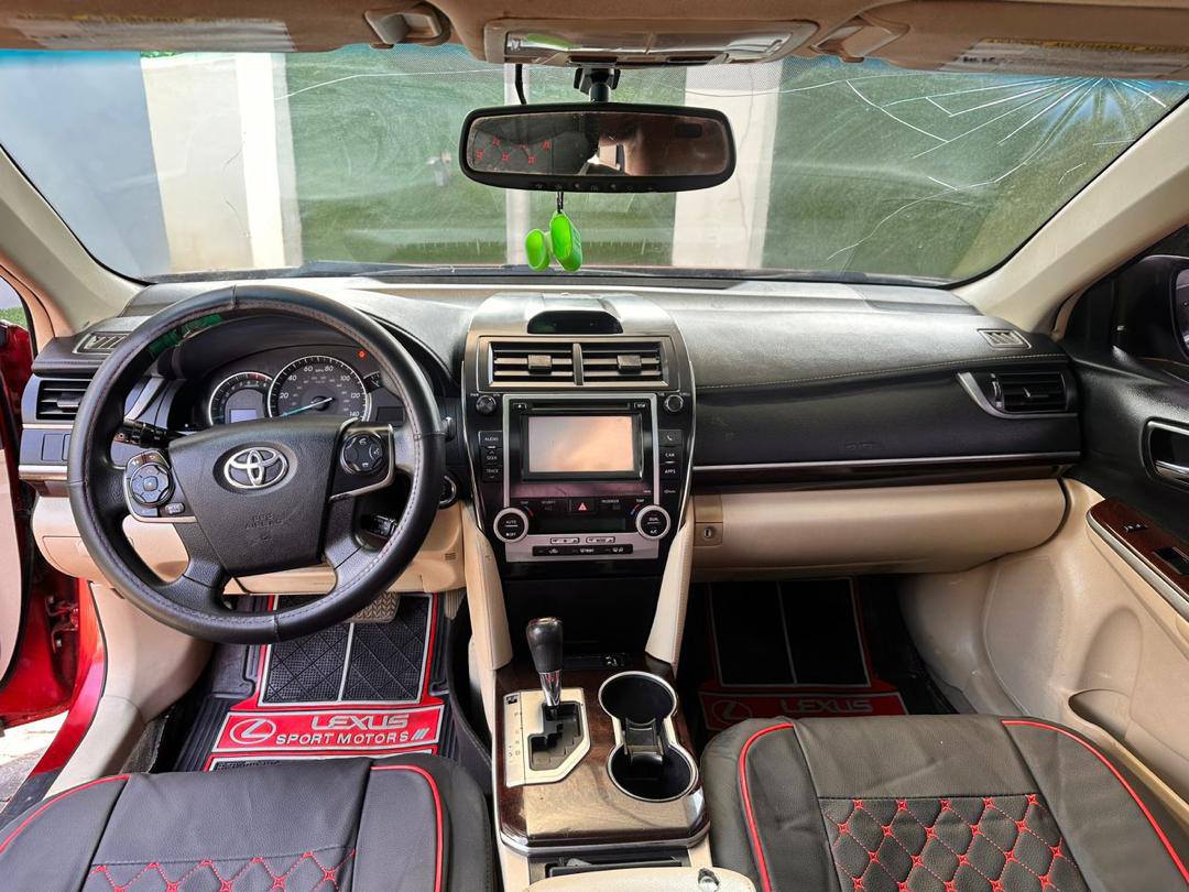 A picture of 2013 Camry xle edition with 4plugs x thumb start price