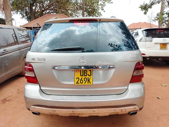 A picture of Benz ml 35millions good condition CALL 0786 92 82 59