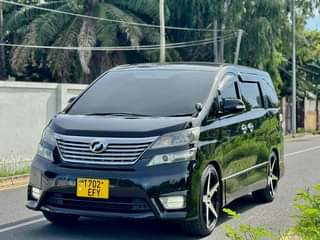 A picture of TOYOTA VELLFIRE