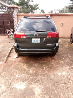 A picture of Toyota sienna 2008