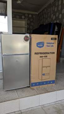 A picture of MR UK FRIDGE BEI 290 000 CALL WHATSAPP 0758326457 LOCATION