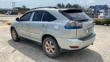 A picture of Neatly Used 2005 Lexus rx330
