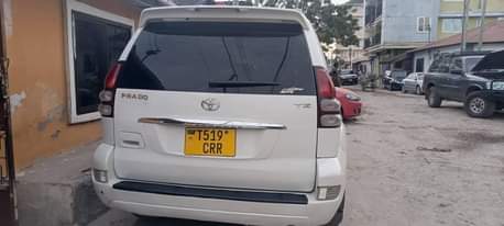 A picture of TOYOTA LAND CRUISER PRADO BEI.............18M 068220087760