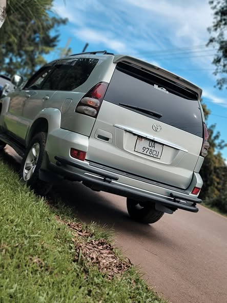 A picture of Toyota land Cruiser tx model 2006 available