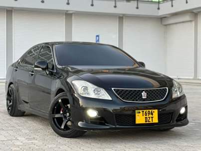 A picture of TOYOTA CROWN