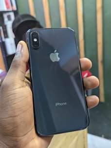 A picture of Iphone xs