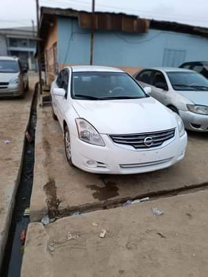 A picture of NISSAN ALTIMA 2010