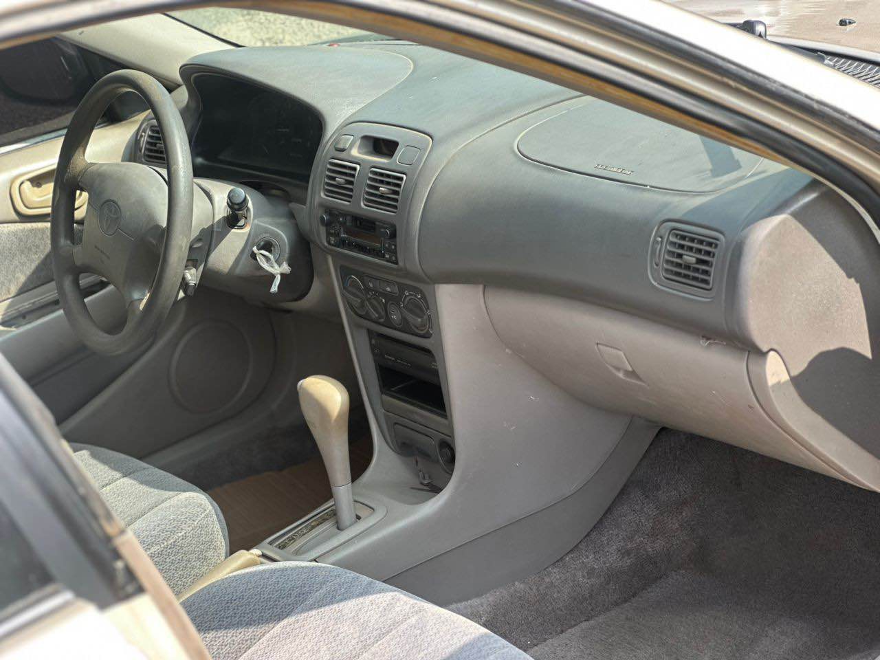 A picture of TOYOTA CORROLLA