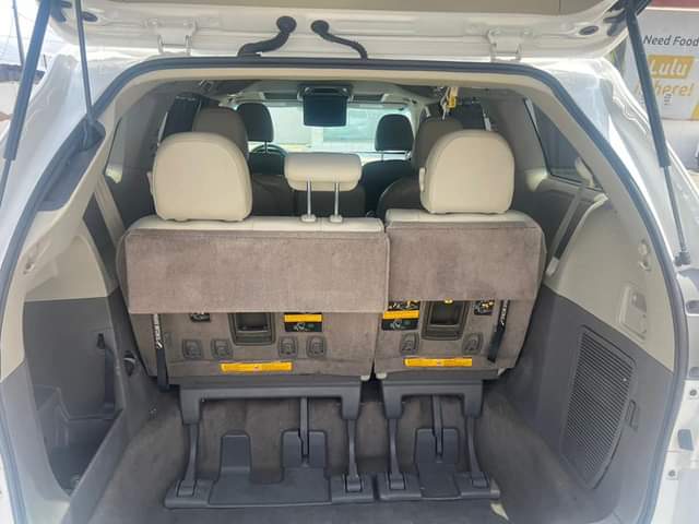 A picture of Foreign used TOYOTA SIENNA 2014 XLE full option