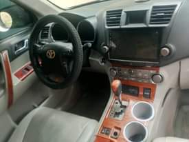 A picture of Clean Reg Toyota Highlander 2008 model limited edition comes with