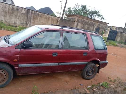 A picture of 2000 Mitsubishi Space wagon Front