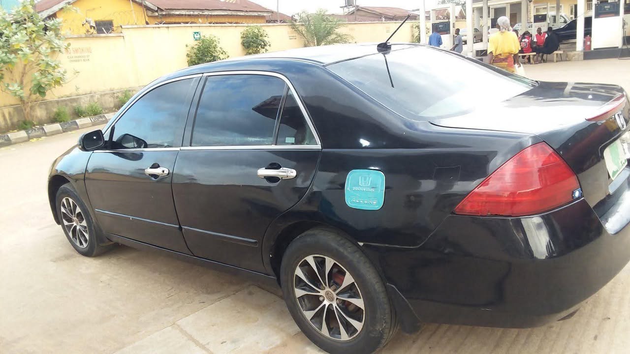 A picture of HONDA Accord DC