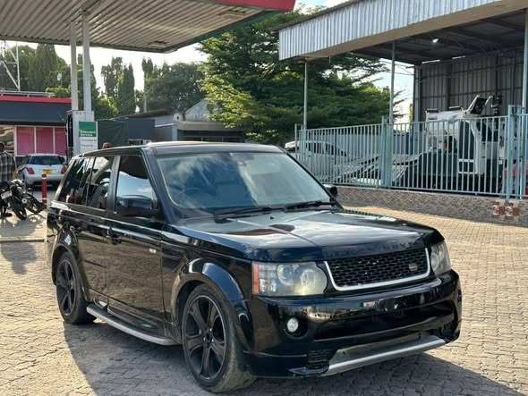 A picture of Range Rover Sport Usajili EBB 0718814007 MILION 27 5 Year