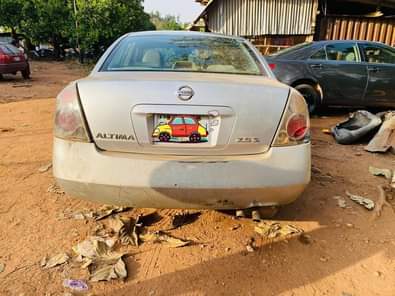A picture of Sweet sales owner needs money urgently for this Nissan altima