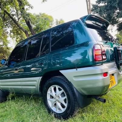A picture of Rav 4 OLD model 0768718127