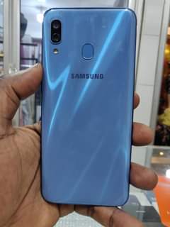 A picture of GALAXY A30