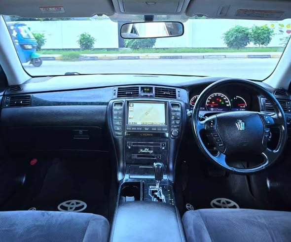 A picture of TOYOTA CROWN ATHLETE