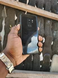 A picture of SAMSUNG S9 