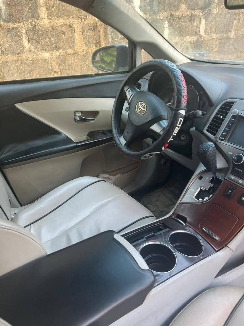 A picture of 2010 Toyota venza