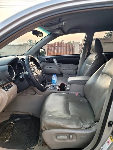 A picture of 2010 Nigerian used clean highlander with untampered engine and gear