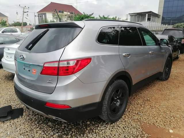 A picture of Hyundai Santafe