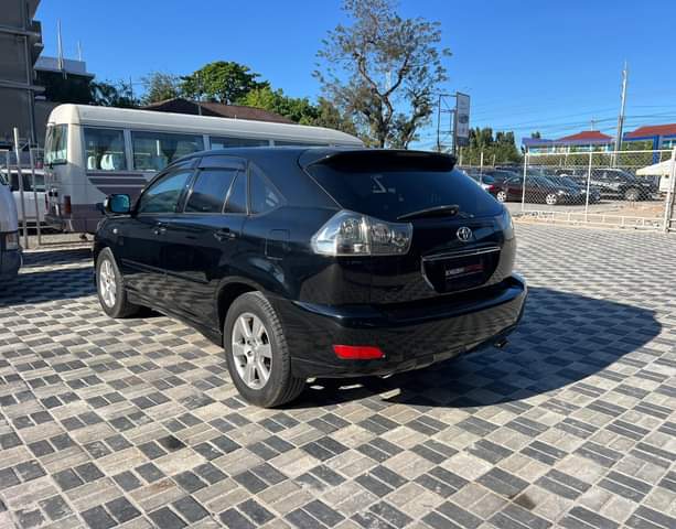 A picture of 2003 Toyota Harrier